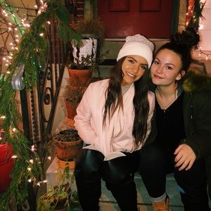 Meet your Posher, Mia